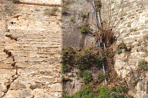 Τρομάζουν οι ρηγματώσεις στα τείχη της Δουκός Μποφώρ