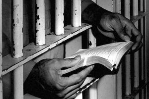 στη… φυλακή