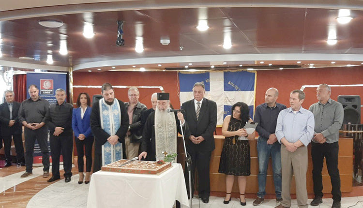 H κοπή της πρωτοχρονιάτικης πίτας της Ένωσης Κρητών Κερατσινίου – Δραπετσώνας «ΤΟ ΑΡΚΑΔΙ» στο συνεδριακό σαλόνι του Cruise Ferry Festos Palace των Μινωικών Γραμμών