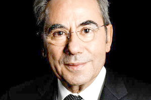 O καθηγητής Δρ. Βασίλειος Φθενάκης