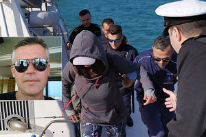 Η αλλοδαπή τουρίστρια που είχε εντοπιστεί από το σκάφος του ΚΛΗ και ο κ. Γ. Μαριετάκης