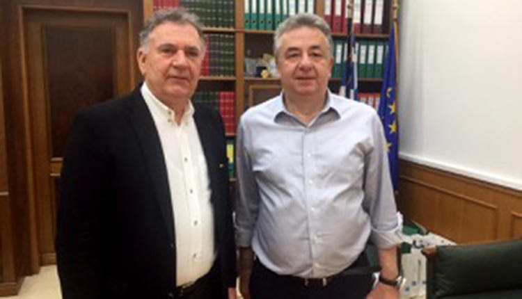 Στην προμήθεια συστήματος μείωσης απωλειών νερού κι εκσυγχρονισμού του ηλεκτρομηχανολογικού εξοπλισμού στα αρδευτικά έργα του Δήμου Μινώα Πεδιάδος, υπέγραψε ο Περιφερειάρχης
