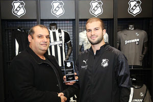 Ο Φιγκειρέντο πήρε το βραβείο του MVP του Δεκέμβρη από τον κ. Μαρκατάτο