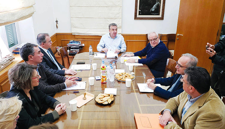 προγραμματικές συμβάσεις που συνυπέγραψαν χθες ο περιφερειάρχης Κρήτης, Σταύρος Αρναουτάκης, και οι πρυτάνεις του Πανεπιστημίου Κρήτης, Παναγιώτης Τσακαλίδης, και του ΕΛ.ΜΕ. ΠΑ., Νίκος Κατσαράκης.