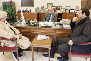 Εθιμοτυπική συνάντηση με τον νέο διοικητή και τον αναπληρωτή του ΠΑΓΝΗ, Γιώργο Χαλκιαδάκη και Στέλιο Κτενιαδάκη ο δήμαρχος Ηρακλείου Βασίλης Λαμπρινός.