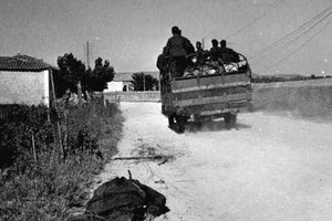 Η φωτογραφία της ημέρας: Γερμανοί αλεξιπτωτιστές έξω από τα Χανιά