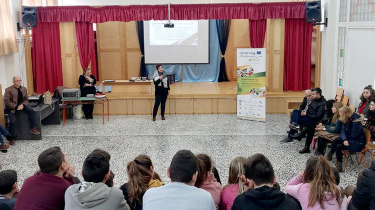 Βιωματικό εργαστήριο, στο πλαίσιο του έργου «∆ιατροφή στη Μεσόγειο-Όταν το Brand Name συναντά τους Πολίτες» στο Δημοτικό Σχολείο Ελούντας