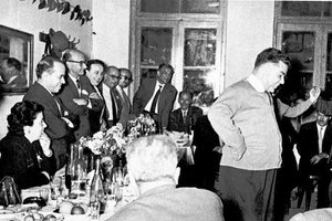 Η φωτογραφία της ημέρας: Ο περίφημος Δερμιτζογιάννης σε ρόλο χορευτή στη Σητεία