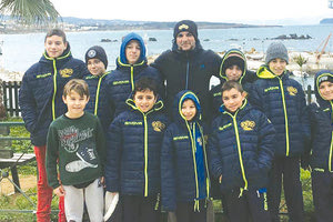 Η ομάδα του ΚΟΗ με τον προπονητή τους