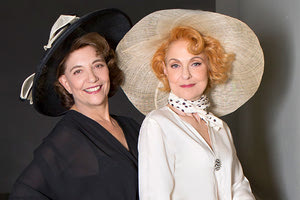 Η Όλια Λαζαρίδου και η Ναταλία Τσαλίκη σε μια “αέρινη” κωμωδία για τις σχέσεις