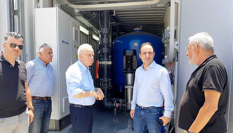 Ο δήμαρχος Ηρακλείου Β. Λαμπρινός και πίσω του ο πρόεδρος της ΔΕΥΑΗ Γ. Βουρεξάκης