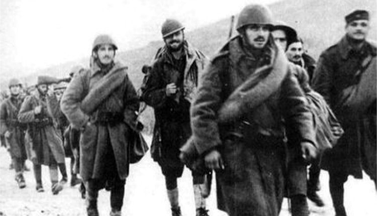 Πορεία οπλιτών της 5ης Μεραρχίας στα Αλβανικά βουνά