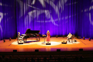 Tο άνοιγμα του “Jazz in Progress – Heraklion Jazz Festival 2020” με την Σαββίνα Γιαννάτου, τον Σπύρο Μάνεση και Λευτέρη Ανδριώτη