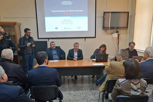 ενημερωτική συνάντηση ν για την υλοποίηση του Επιχειρησιακού Προγράμματος «Κρήτη 2014-2020» και ο περιφερειάρχης Κρήτης Σταύρος Αρναουτάκης.
