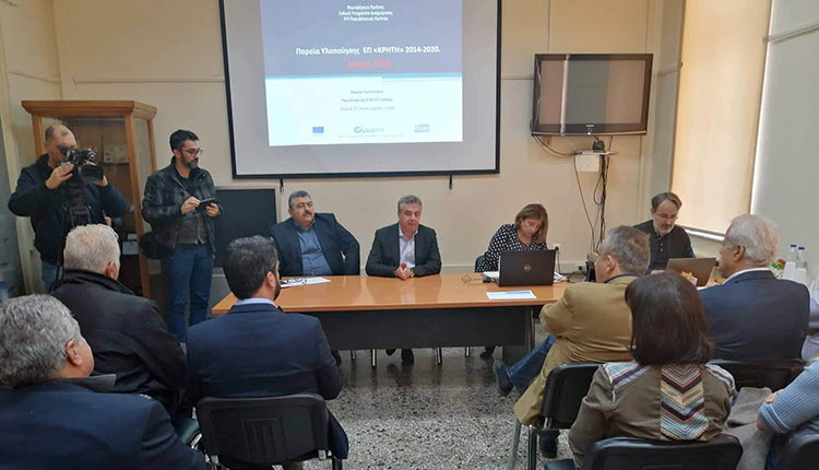 ενημερωτική συνάντηση ν για την υλοποίηση του Επιχειρησιακού Προγράμματος «Κρήτη 2014-2020» και ο περιφερειάρχης Κρήτης Σταύρος Αρναουτάκης.