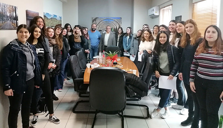 Συνάντηση Καρτσωνάκη με τους 24 επιλεγέντες μαθητές/τριες Β'-Γ' Λυκείου από όλη την Κρήτη που θα λάβουν μέρος στην ημερίδα Euroscola στο Στρασβούργο