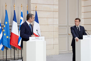 Ο πρωθυπουργός Κυριάκος Μητσοτάκης στη συνάντηση με τον Εμμανουέλ Μακρόν στο Παρίσι.