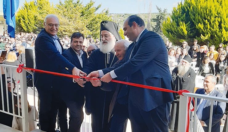 Την κορδέλα στο ιστορικό σχολείο Μελεσσών έκοψαν οι κ.κ. Μπαριτάκης, Συριγωνάκης, Κοκοσάλης και ο μητροπολίτης κ. Ανδρέας