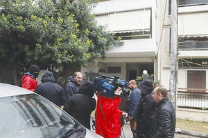 Πέταξε το μωρό της και μετά αυτοκτόνησε!