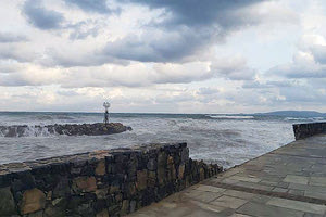 Έπεσε το τοιχίο στον Καράβολα