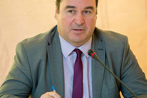 Ο καθηγητής ιολογίας του Πανεπιστημίου Κρήτης, Γιώργος Σουρβίνος