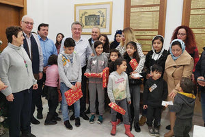 Άκουσαν τα πρωτοχρονιάτικα κάλαντα