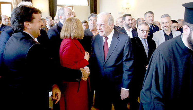 Ευχές κι ελπίδες για το 2020