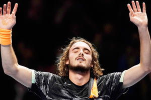 Ο Στέφανος Τσιτσιπάς πανηγυρίζει τον πρώτο του μεγάλο τίτλο