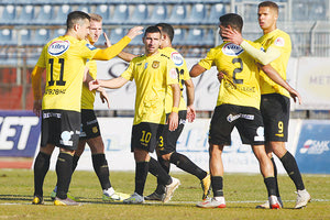 Οι παίκτες του Εργοτέλη πανηγυρίζουν ένα από τα γκολ του Έφορντ