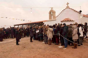 το μικρό εκκλησάκι του Αγίου Ισιδώρου του Πηλουσιώτη στο ακρωτήριο Κάβο Σίδερο, το αρχαίο Σαμώνιο 