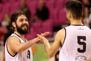 Ο Πετράκης του ΟΦΗ μπάσκετ με το Αιγάλεω