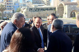 ο υπουργός Ναυτιλίας και Νησιωτικής Πολιτικής Γιάννης Πλακιωτάκη στο πλαίσιο επίσκεψης του στα γραφεία του Οργανισμού Λιμένος Ηρακλείου