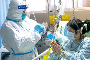 Με πάνες ακράτειας γιατροί και νοσηλευτές στην Ουχάν