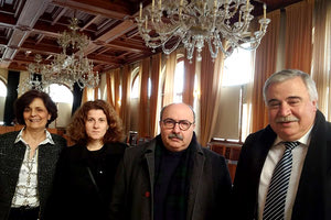 Από αριστερά η υπεύθυνη των πολεοδομικών μελετών της Πολεοδομίας κ. Μ. Χατζάκη, η επιβλέπουσα της πολεοδομικής μελέτης Μαρία Καμπιτάκη, ο διευθυντής της Πολεοδομίας Γ. Φουρναράκης και ο αντιδήμαρχος Γ. Καραντινός.