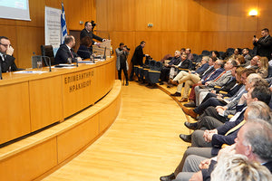 ο Υπουργός Ναυτιλίας Γιάννης Πλακιωτάκης σε εκδήλωση στο Επιμελητήριο Ηρακλείου