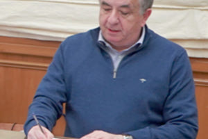 ο περιφερειάρχης Κρήτης Σταύρος Αρναουτάκης