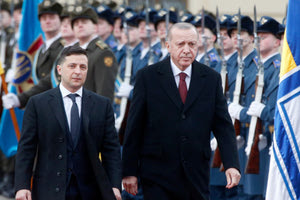 ο Τούρκος πρόεδρος Ρετζέπ Ταγίπ Ερντογάν κατά την διάρκεια της κοινής συνέντευξης Τύπου που παραχώρησε στο Κίεβο μαζί με τον Ουκρανό πρόεδρο Βολοντίμιρ Ζελένσκι