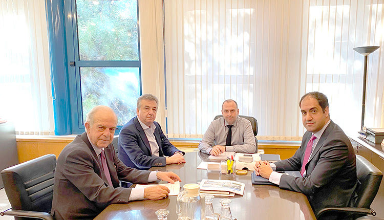 ο Περιφερειάρχης Κρήτης κ. Στ. Αρναουτάκης και ο Δήμαρχος Ηρακλείου κ. Β.Λαμπρινός, από τον Υφυπουργό Υποδομών και Μεταφορών Γιάννη Κεφαλογιάννη