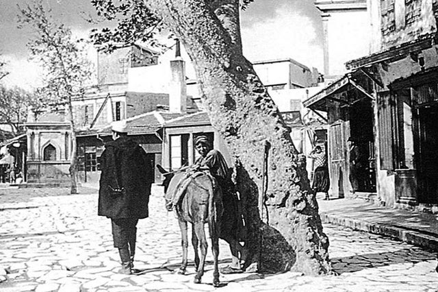 Η φωτογραφία της ημέρας: H κεντρική πλατεία του Ηρακλείου το 1903