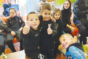 Αθλητές της Ακαδημίας ποδοσφαίρου στην εκδήλωση του ΟΦΗ