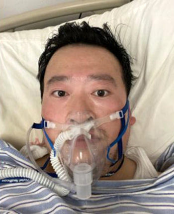 Ο 33χρονος οφθαλμίατρος, που πρώτος από όλους προσπάθησε από τον Δεκέμβριο να ενημερώσει τις κινεζικές Αρχές για την επιδημία του κορονωϊού, υπέκυψε χθες.