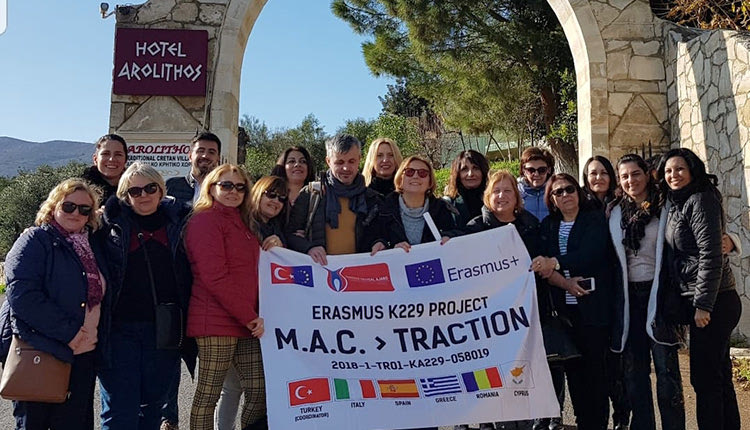 Με το Erasmus πήγαν και σε... κρητικό γάμο με το το 10ο Δημοτικό σχολείο Ηρακλείου