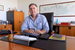 Ο δήμαρχος Μινώα Μανόλης Φραγκάκης