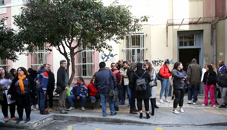 Διασώστες του ΕΚΑΒ στα δικαστήρια υπέρ του θύματος-συναδέλφου τους