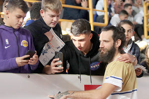 Οι φίλαθλοι θαύμασαν τα αστέρια της Α1 στο All Star Game όπως τον Χάρη Γιαννόπουλο που διακρίνεται στη φωτογραφία