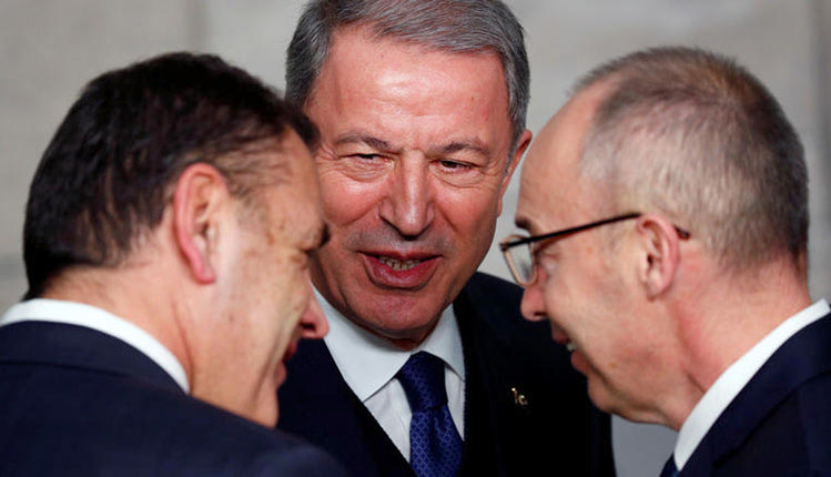 Ο υπουργός Άμυνας Νίκος Παναγιωτόπουλος συναντήθηκε χθες  με τον Τούρκο ομόλογό του Χουλουσί Ακάρ στις Βρυξέλλες