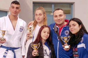 Ο κ. Ζαϊμάκης με αθλητές του