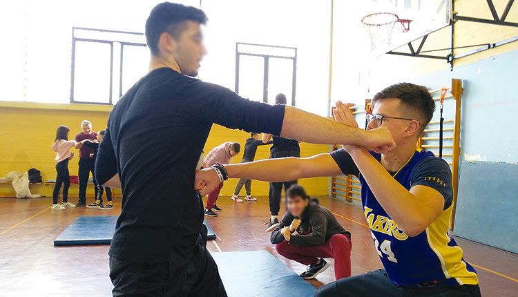 Ο προπονητής του Α. Σ. Καλλίροον Μάνος Ταμιωλάκης πραγματοποίησε τρίωρο εισαγωγικό σεμινάριο πάνω στις βασικές αρχές του Κουνγκ Φου στο Πειραματικό Λύκειο Ηρακλείου