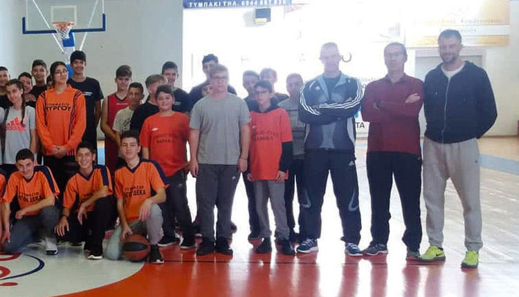 Μαθητές που συμμετείχαν στους αγώνες μπάσκετ στις Μοίρες