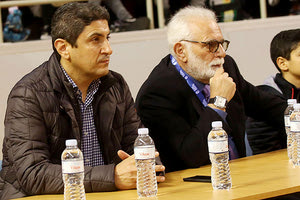 Ο υφηπουργός Αθλητισμού παρακολουθεί τον τελικό με τον Γ.Γ της ΕΟΚ κ. Τσαγκρώνη απο τον τελικό του κυπέλλου μπάσκετ στο Ηράκλειο